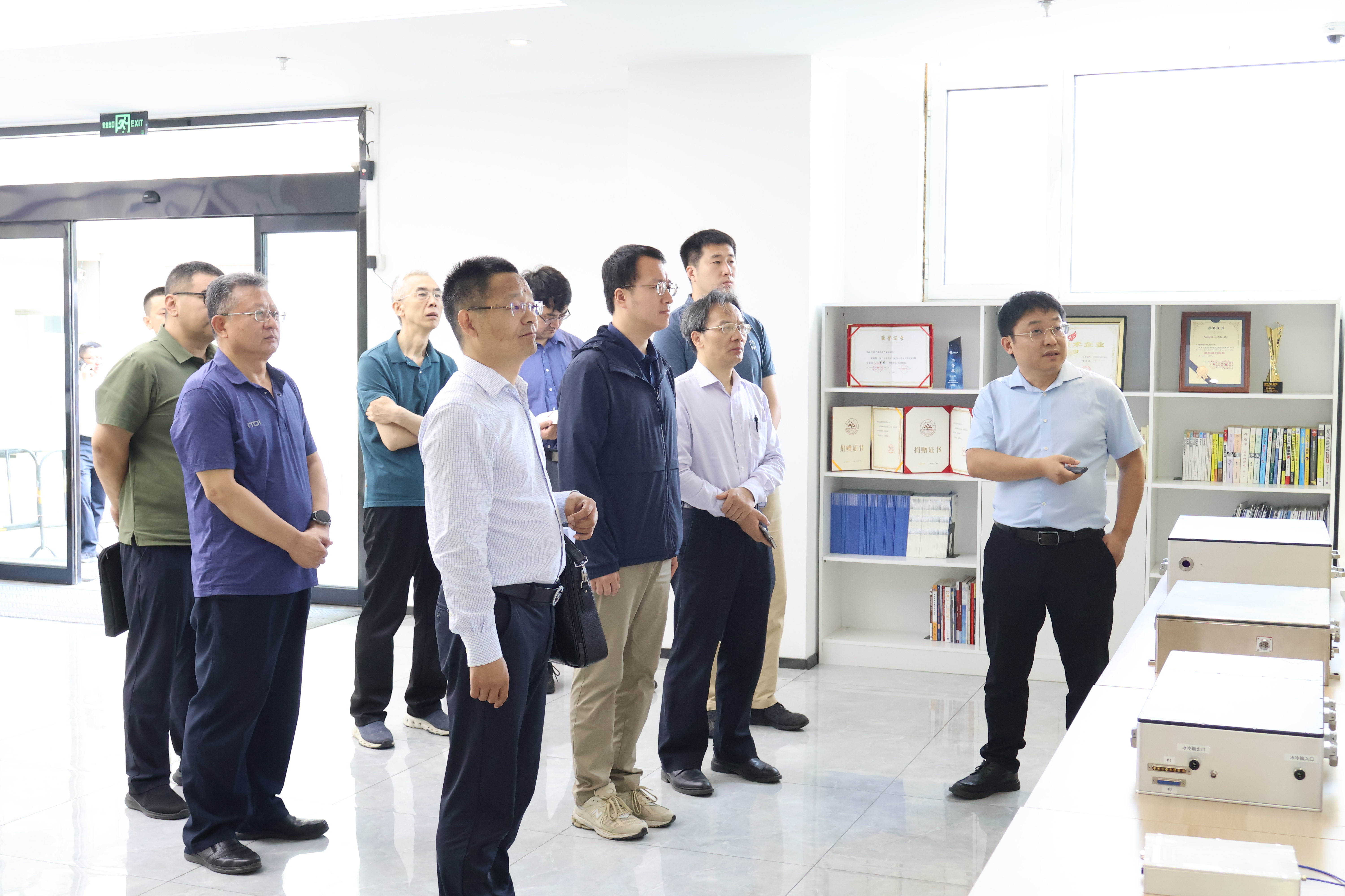 国家工信部激光制造产业创新发展调研组莅临夜性影院考察调研